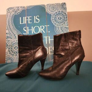 Kenneth Cole New York, Black metallic Leather boots, Sz 7.5